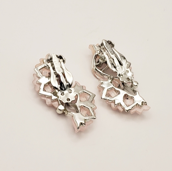 Vintage STAR Pink Thermoset Flowers with Pink Enamel and Silver Clips - Picture 7 of 8